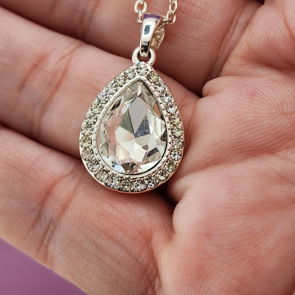 Silver Tone Teardrop Crystal Rhinestone Pendant Necklace Bridal Glam Jewelry